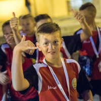 Elkergette az eső a fiatalokat a Kossuth térről - GALÉRIA