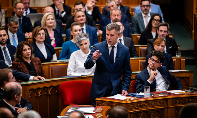 Magyar P&eacute;ter: ma felf&uuml;ggesztheti a Parlament a devizahiteles &uuml;gyek v&eacute;grehajt&aacute;s&aacute;t