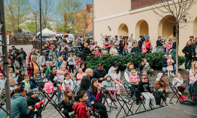Gyermekkoncertek, b&aacute;bsz&iacute;nh&aacute;z, tengernyi mosoly &ndash; Ilyen volt a 74nullanulla Tavaszk&ouml;sz&ouml;ntő Csal&aacute;di Napja &ndash; GAL&Eacute;RIA