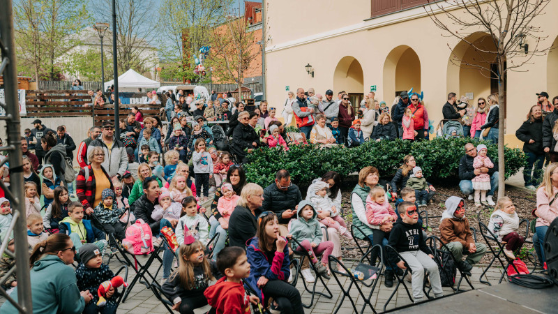 Gyermekkoncertek, b&aacute;bsz&iacute;nh&aacute;z, tengernyi mosoly &ndash; Ilyen volt a 74nullanulla Tavaszk&ouml;sz&ouml;ntő Csal&aacute;di Napja &ndash; GAL&Eacute;RIA
