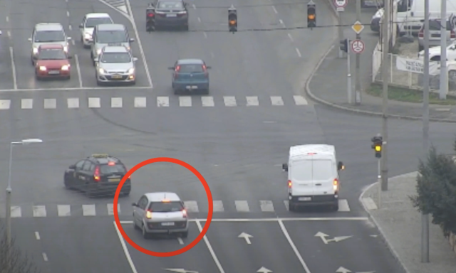 Dr&oacute;nokkal &eacute;s civil rendőraut&oacute;kkal vad&aacute;sztak Kaposv&aacute;ron a szab&aacute;lyszegőkre - VIDE&Oacute;