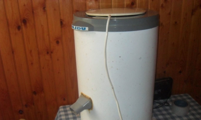 Lopott biciklin tolta a lopott centrifug&aacute;t a lengyelt&oacute;ti tolvaj