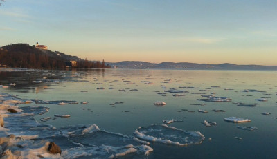 Febru&aacute;rban j&ouml;n a t&eacute;li Balaton-&aacute;t&uacute;sz&aacute;s