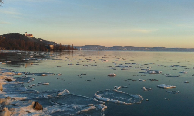 Febru&aacute;rban j&ouml;n a t&eacute;li Balaton-&aacute;t&uacute;sz&aacute;s