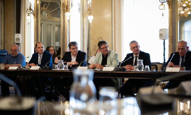Visszasz&oacute;ltak a megyei &ouml;nkorm&aacute;nyzatok - Szerint&uuml;k Magyar P&eacute;ter&eacute;k s&uacute;lyos hib&aacute;t k&ouml;vetnek el