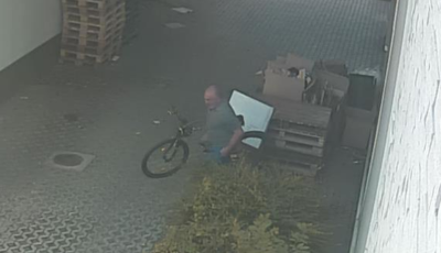 FELH&Iacute;V&Aacute;S! Biciklitolvajt keresnek a kaposv&aacute;ri rendőr&ouml;k - Felismered?