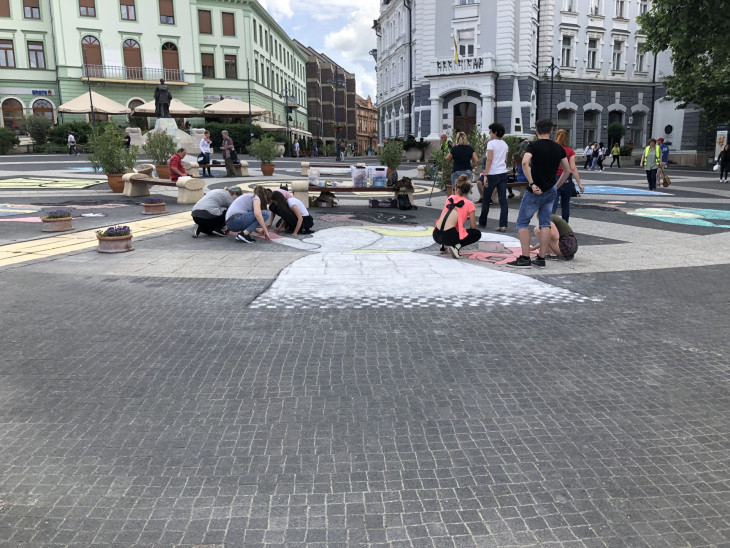Rippl-Rónai női alakjai ihlették a Kossuth tér kiszínezését