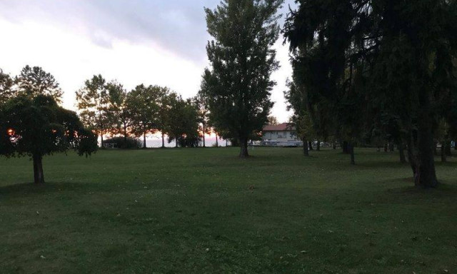 Intsetek b&uacute;cs&uacute;t a balatonf&ouml;ldv&aacute;ri szabadstrandnak! - Parkol&oacute; &eacute;p&uuml;l a hely&eacute;n