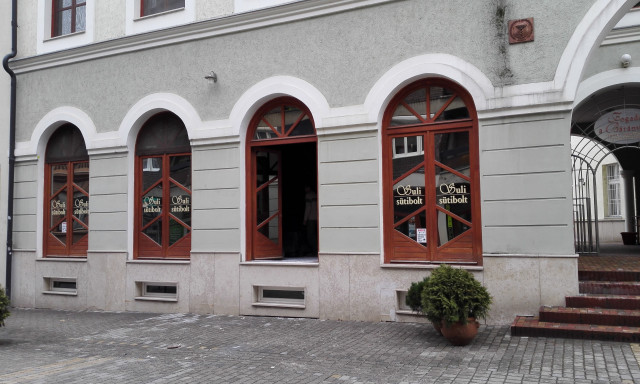 Nem pizz&eacute;ria, nem hamburgeres, mi az? - Valami k&eacute;sz&uuml;l a Telekiben!