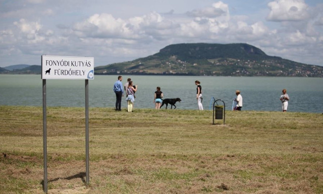 M&eacute;g mindig csak h&aacute;rom kuty&aacute;s strand van a Balatonon