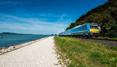 Egy utas szorult a Balatonra tart&oacute; InterCity v&eacute;c&eacute;j&eacute;be