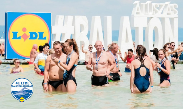 Elmarad a h&eacute;tv&eacute;gi Balaton-&aacute;t&uacute;sz&aacute;s