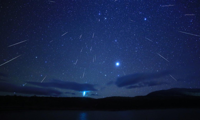 Szemeket az &eacute;gre, tetőzik az &Eacute;ta Aquarid&aacute;k&nbsp;meteorhull&aacute;s