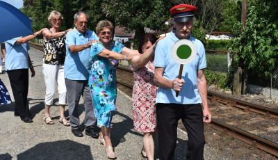 Nem j&ouml;tt a vonat, &iacute;gy az utasok saj&aacute;t maguk kezdtek el vonatozni Balatongy&ouml;r&ouml;kn&eacute;l