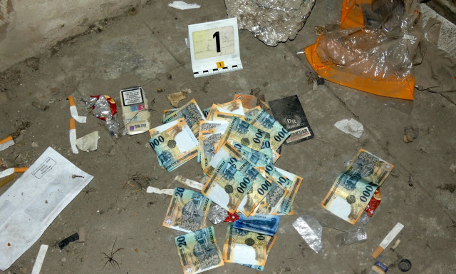 941 ezer forintot lopott el iv&oacute;cimbor&aacute;j&aacute;t&oacute;l egy f&eacute;rfi cs&uuml;t&ouml;rt&ouml;k este Kadark&uacute;ton