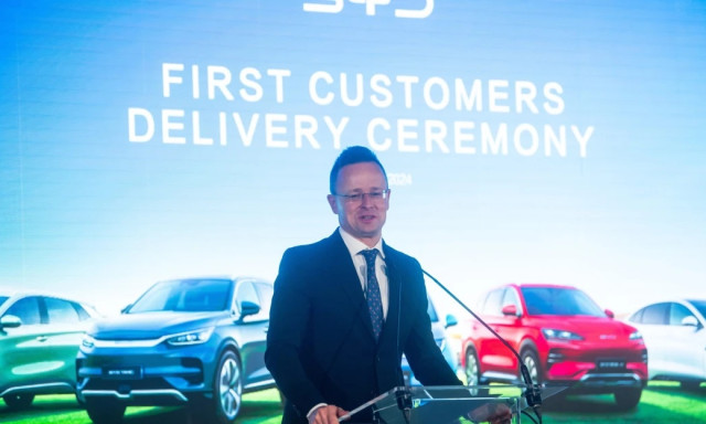10 ezer vend&eacute;gmunk&aacute;st garant&aacute;ltak Szijj&aacute;rt&oacute;&eacute;k a BYD-nak