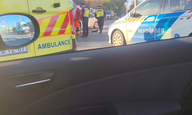 Baleset t&ouml;rt&eacute;nt a Guba S&aacute;ndor &eacute;s a Domb&oacute;v&aacute;ri &uacute;t kereszteződ&eacute;s&eacute;ben