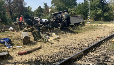 Teheraut&oacute;val &uuml;tk&ouml;z&ouml;tt egy InterCity a Balatonon, le&aacute;llt a vas&uacute;ti k&ouml;zleked&eacute;s az &eacute;szaki parton