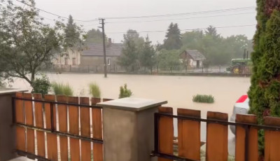 Durva vill&aacute;m&aacute;rv&iacute;z csapott le Somogyra, Cs&ouml;k&ouml;lyt sz&oacute; szerint elmosta az eső - VIDE&Oacute;