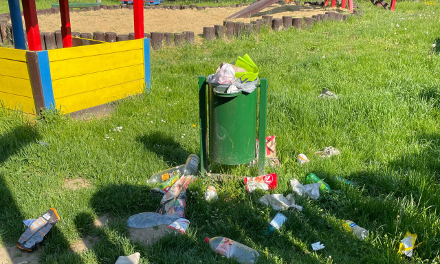 Sz&oacute;ltunk, hogy romokban a Tesco j&aacute;tsz&oacute;t&eacute;r, pillanatok alatt rendbe is rakt&aacute;k