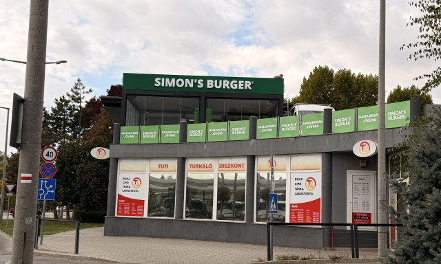 C&eacute;g&eacute;r m&aacute;r a hely&eacute;n, hamarosan nyithat a kaposv&aacute;ri Simon&rsquo;s Burger