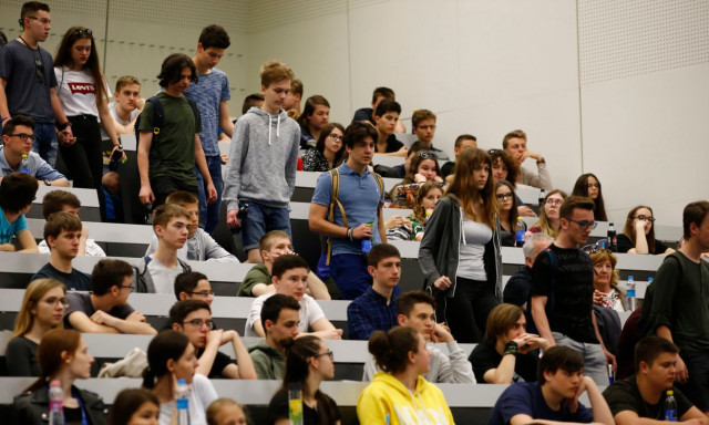 Eduline: 18 ezer magyar egyetemista tanul k&uuml;lf&ouml;ld&ouml;n, minden m&aacute;sodik az itthoni politikai k&ouml;rnyezet miatt