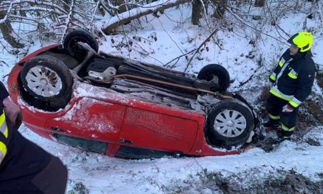 Eg&eacute;sz Somogyban cs&uacute;nya balesetek k&iacute;s&eacute;rt&eacute;k a havaz&aacute;st