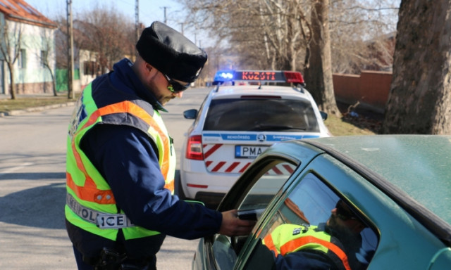 Nagyberkiben cs&iacute;pt&eacute;k el: jogos&iacute;tv&aacute;ny n&eacute;lk&uuml;l, ittasan vezetett egy t&ouml;bbsz&ouml;r&ouml;sen eltiltott sofőr