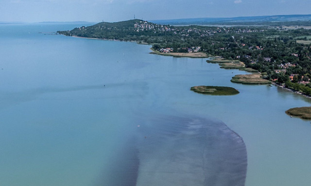 K&uuml;l&ouml;n&ouml;s z&aacute;tony tűnt fel a Balatonon, nem sok j&oacute;t jelent a Majomsziget