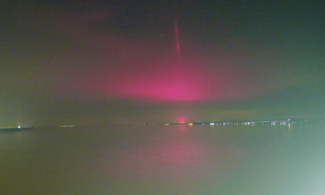 K&uuml;l&ouml;nleges, r&oacute;zsasz&iacute;n f&eacute;ny ragyogott a Balaton felett