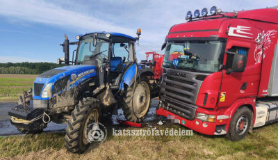 Nyerges vontat&oacute; &eacute;s traktor &uuml;tk&ouml;z&ouml;tt &ouml;ssze Nagyat&aacute;d &eacute;s Somogyszob k&ouml;z&ouml;tt