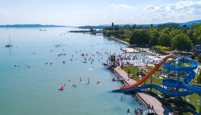 Balatoni strandk&ouml;rk&eacute;p: ism&eacute;t nagyot dr&aacute;gultak a jegy&aacute;rak a Balaton k&ouml;r&uuml;l