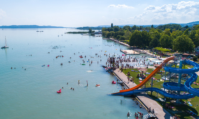 Balatoni strandk&ouml;rk&eacute;p: ism&eacute;t nagyot dr&aacute;gultak a jegy&aacute;rak a Balaton k&ouml;r&uuml;l