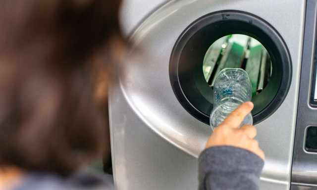 &Iacute;gy csaltak a palack visszav&aacute;lt&aacute;ssal - T&ouml;bb mint 100 ezer forintot &quot;kerestek&quot; n&eacute;h&aacute;ny nap alatt