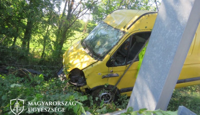 R&eacute;szegen k&ouml;t&ouml;tte el a teherg&eacute;pkocsit, mik&ouml;zben a tulaj &eacute;pp kipakolt belőle - Tot&aacute;lk&aacute;rosra t&ouml;rte