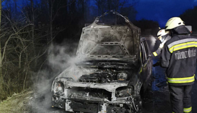 Aut&oacute; &eacute;gett Kőr&ouml;shegyen