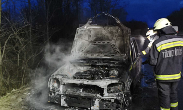 Aut&oacute; &eacute;gett Kőr&ouml;shegyen