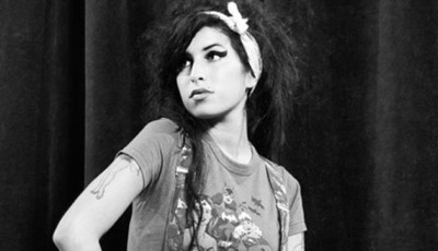 Kiadj&aacute;k Amy Winehouse napl&oacute;j&aacute;t - A k&ouml;nyv augusztus v&eacute;g&eacute;n jelenik meg