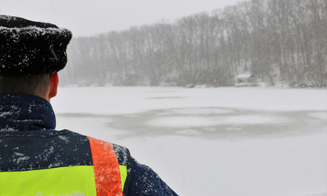 Egyelőre a Balaton &eacute;s a Deseda jeg&eacute;n is TILOS tart&oacute;zkodni, aki m&eacute;gis megteszi, ak&aacute;r 200 ezres b&iacute;rs&aacute;got is kaphat!