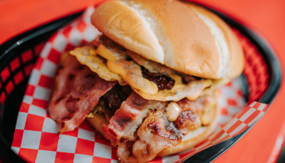 Smash-burger, bubis gofri, pukkan&oacute; gy&ouml;ngy &ndash; a Bubbles bek&ouml;lt&ouml;z&ouml;tt a Vaszary parkba