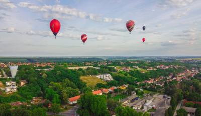 Szemeket az égre, ellepik a várost a hőlégballonok! Egyszerre több helyszínről szállnak fel hamarosan a versenyzők