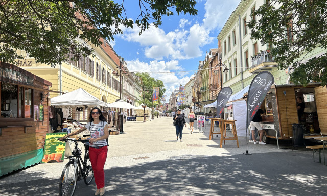 M&aacute;r &aacute;llnak a b&oacute;d&eacute;k, kipakoltak az &aacute;rusok, kezdődhet a Rippl-R&oacute;nai Fesztiv&aacute;l!