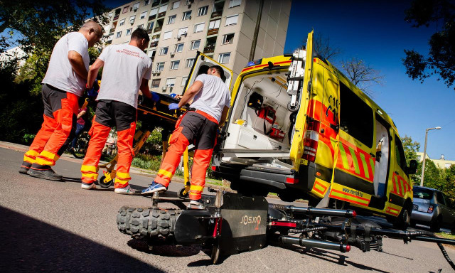 Vit&eacute;zy: t&uacute;l sok az elektromos rolleres baleset, &iacute;gy r&ouml;vid időn bel&uuml;l v&aacute;ltoztatnak a KRESZ-en