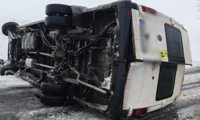 &Aacute;rokba cs&uacute;szott szem&eacute;lyaut&oacute;khoz, felborult kisbuszhoz riasztott&aacute;k a somogyi tűzolt&oacute;kat