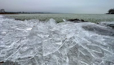 &Uacute;jra jegesedik a Balaton