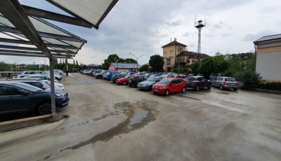 Fel&uacute;j&iacute;t&aacute;s kezdődik a Kalm&aacute;r parkol&oacute; felső szintj&eacute;n: korl&aacute;tozott parkol&oacute;helyek a j&ouml;vő h&eacute;ten