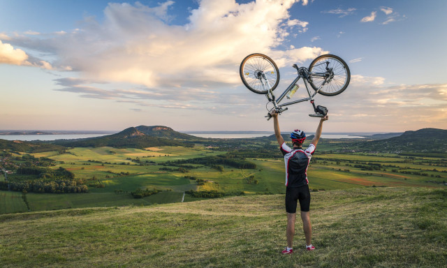 Kir&aacute;ndul&oacute;s, naps&uuml;t&eacute;ses h&eacute;tv&eacute;ge j&ouml;n - Erősen aj&aacute;nlott kimozdulni