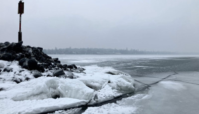 9 &oacute;ra 36 perc alatt futotta &aacute;t valaki hossz&aacute;ban a befagyott Balatont