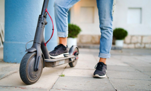 &Uacute;gy n&eacute;z ki k&ouml;telező biztos&iacute;t&aacute;st kell majd k&ouml;tni az elektromos rollerekre