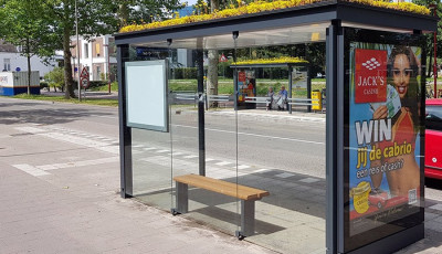 K&ouml;vetendő: 300 buszmeg&aacute;ll&oacute; tetej&eacute;re telep&iacute;tettek m&eacute;hmeg&aacute;ll&oacute;t Utrechtben